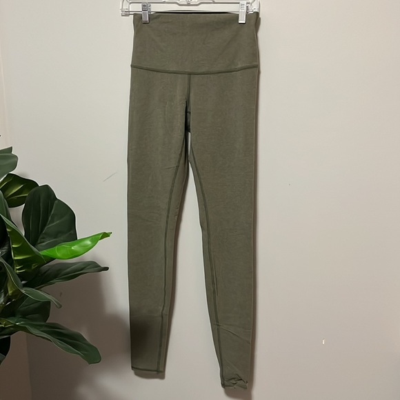 Lululemon Wonder high rise leggings. Sz 8. Size tag removed. 29” inseam. - Picture 5 of 5